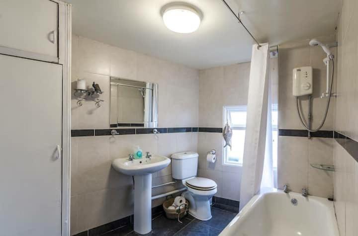 Manorbier Castle Inn Sunset Room Экстерьер фото